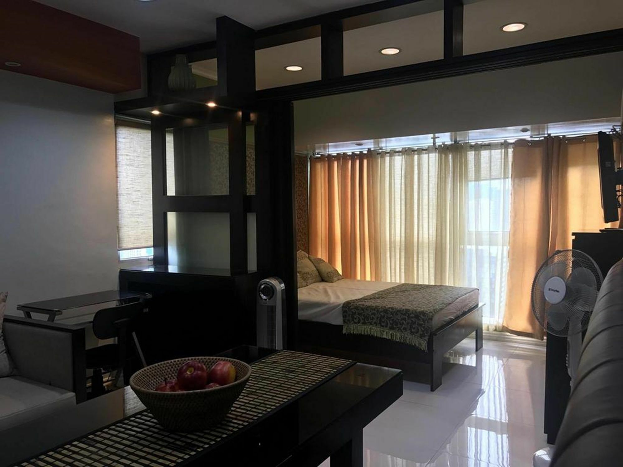 Go-Stay @ South Of Market Taguig Dış mekan fotoğraf