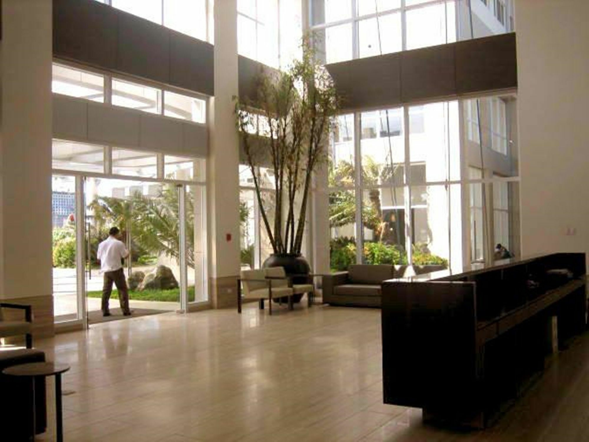 Go-Stay @ South Of Market Taguig Dış mekan fotoğraf