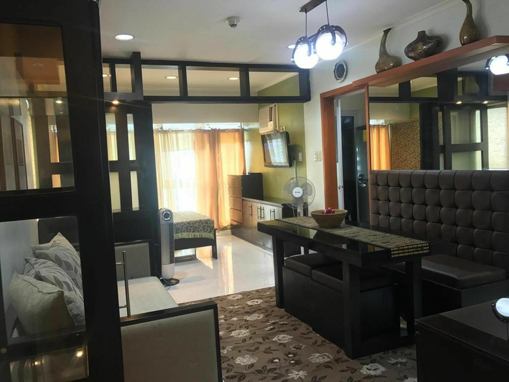 Go-Stay @ South Of Market Taguig Dış mekan fotoğraf
