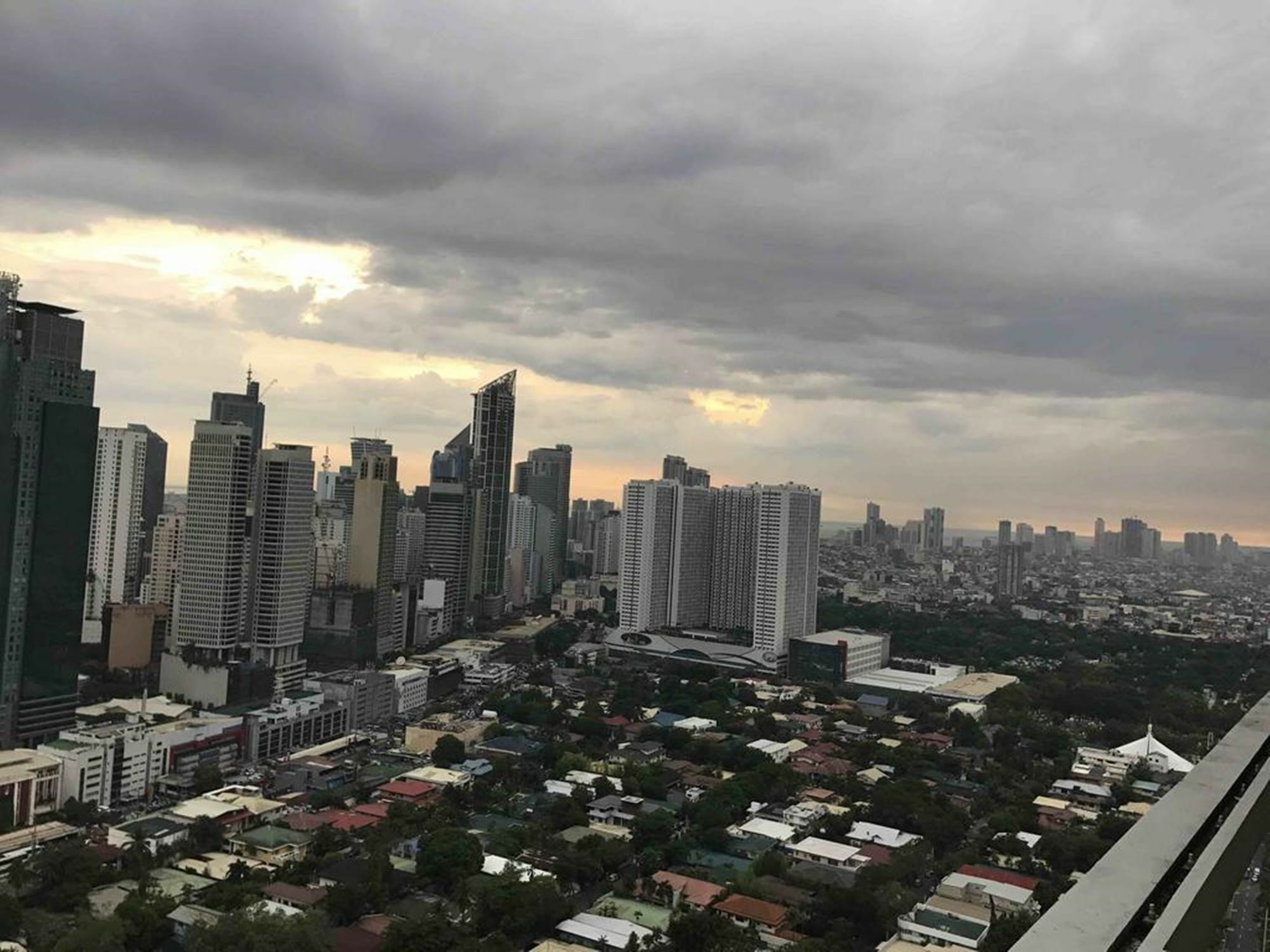 Go-Stay @ South Of Market Taguig Dış mekan fotoğraf